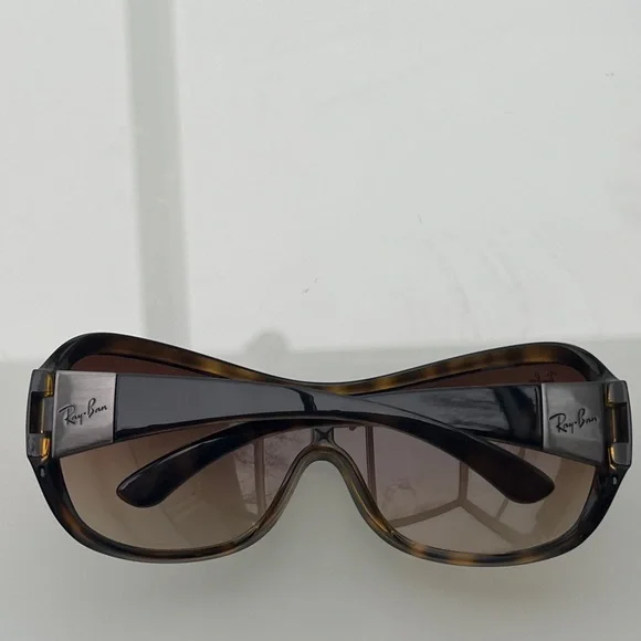 Ray-Ban Tortoiseshell Frame Brown Gradient Lens Women’s Sunglasses - Picture 3 of 6